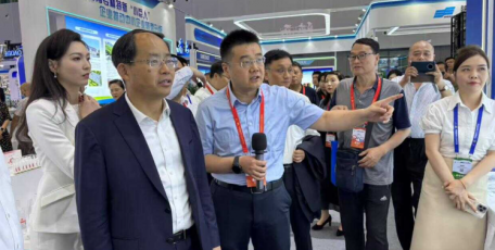 省工信廳黨組成員、副廳長劉波參加第二十屆中國國際中小企業(yè)博覽會(huì)
