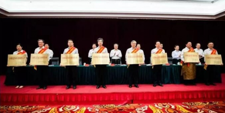 熱烈祝賀法士特集團(tuán)、西北工業(yè)集團(tuán) 等10家企業(yè)和1個(gè)工業(yè)園區(qū)受?chē)?guó)家表彰